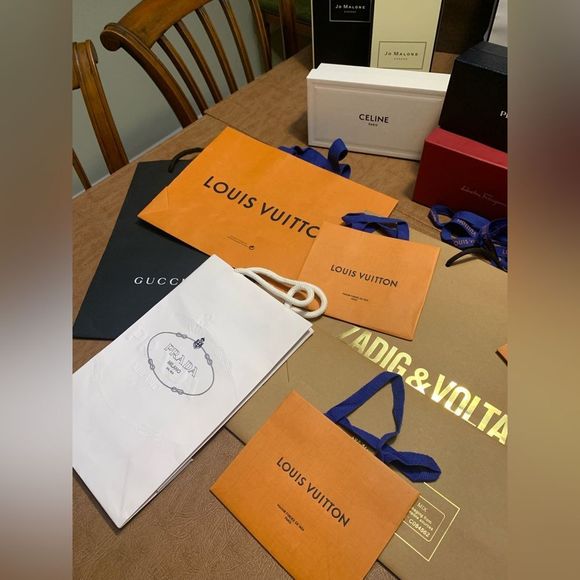 Louis Vuitton, Gucci, Chanel, Prada & more shopping bags and boxes - Picture 7 of 9